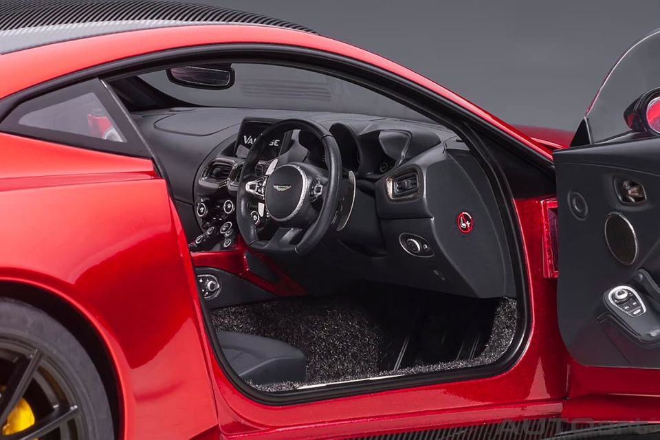 AUTOART ASTON MARTIN VANTAGE 2019 (70277) 1:18