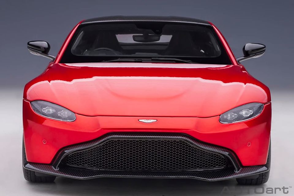 AUTOART ASTON MARTIN VANTAGE 2019 (70277) 1:18