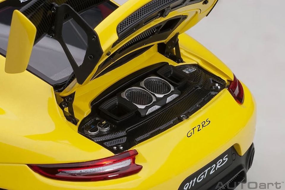 AUTOART PORSCHE 911(911.2) GT2 RS WEISSACH PACKAGE (78172) 1:18