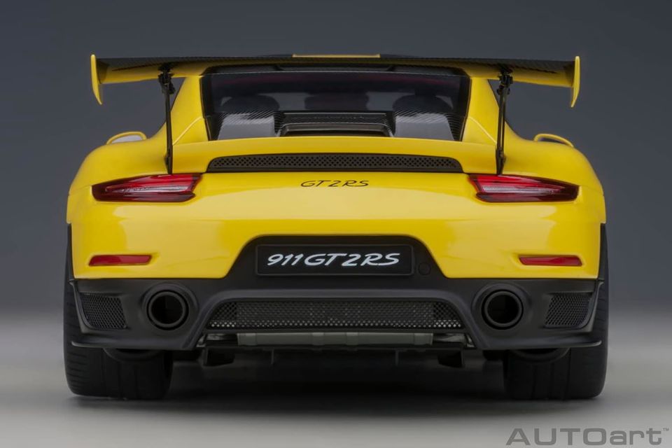 AUTOART PORSCHE 911(911.2) GT2 RS WEISSACH PACKAGE (78172) 1:18