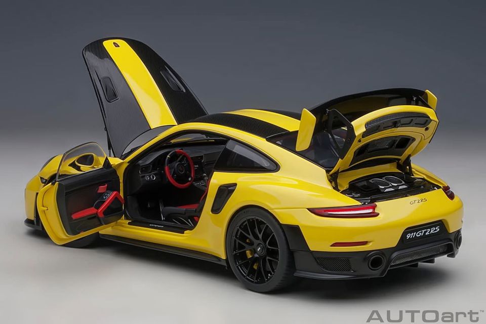 AUTOART PORSCHE 911(911.2) GT2 RS WEISSACH PACKAGE (78172) 1:18