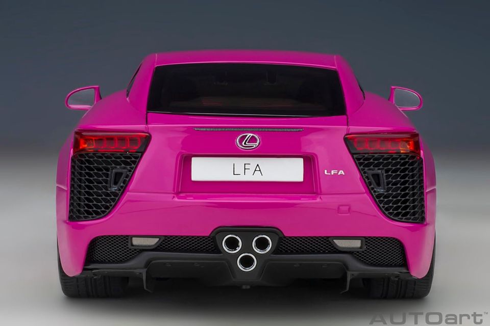 AUTOART LEXUS LFA (PASSIONATE PINK 1:18