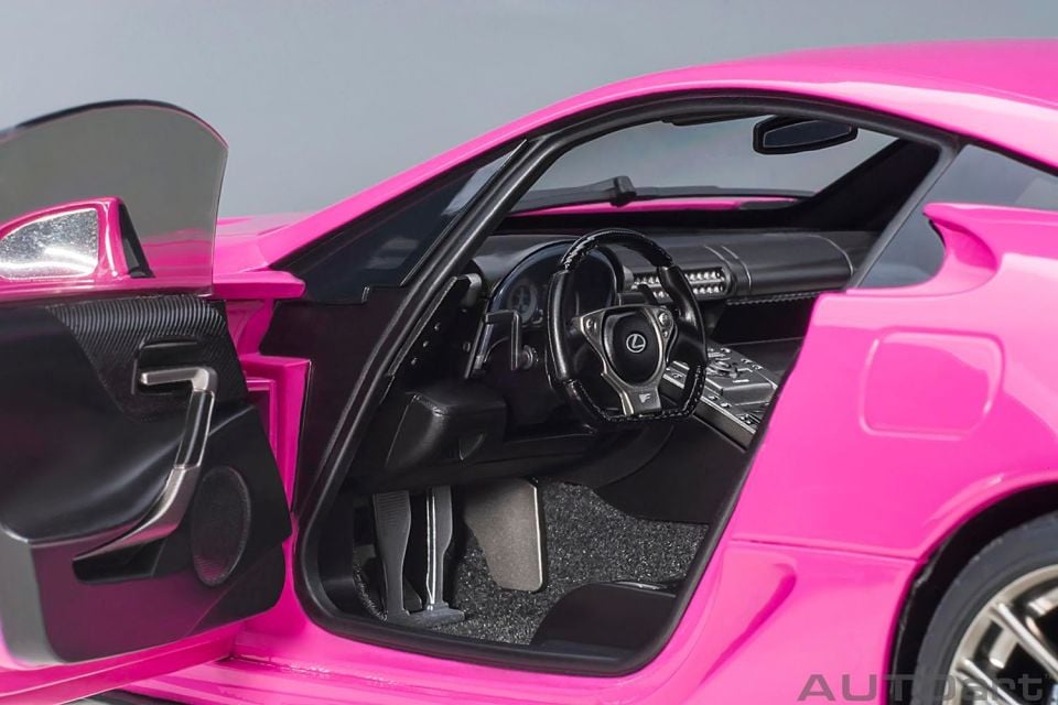 AUTOART LEXUS LFA (PASSIONATE PINK 1:18