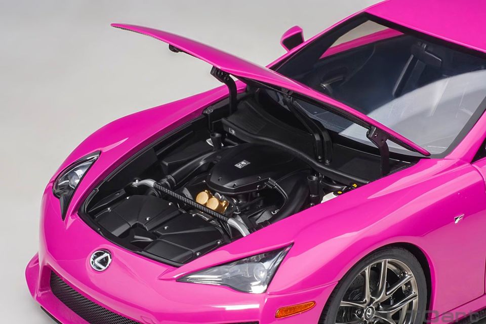 AUTOART LEXUS LFA (PASSIONATE PINK 1:18