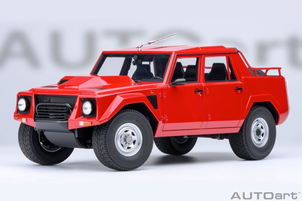 1:18 AUTOART Lamborghini LM002 (Rosso Siviglia)