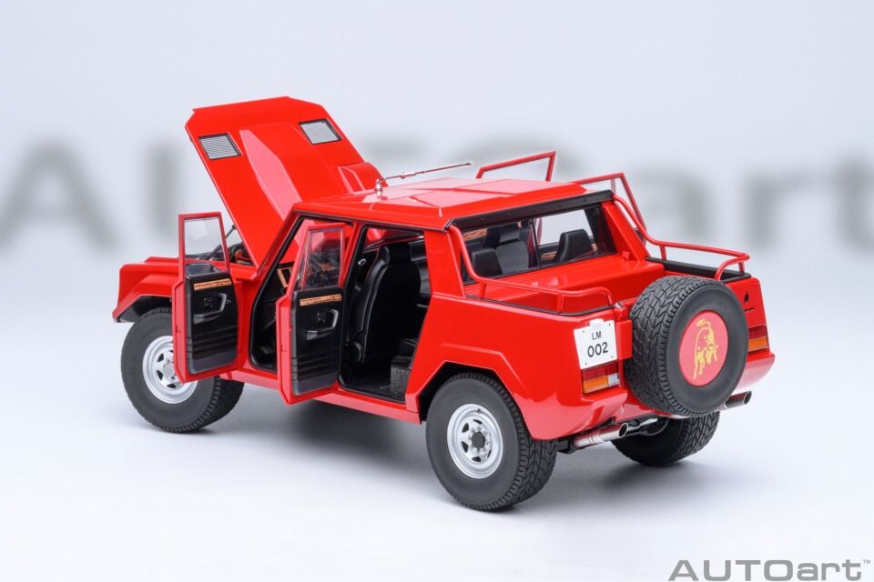 1:18 AUTOART Lamborghini LM002 (Rosso Siviglia)