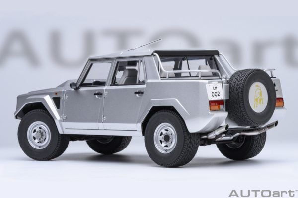 1:18 AUTOART Lamborghini LM002 (Argento)