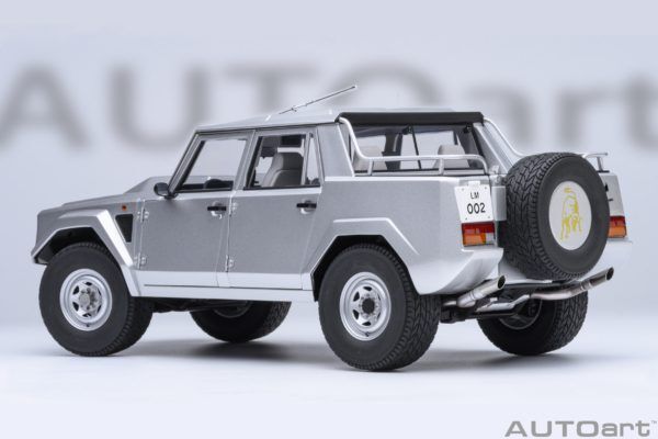 1:18 AUTOART Lamborghini LM002 (Argento)