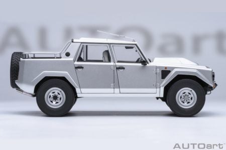 1:18 AUTOART Lamborghini LM002 (Argento)