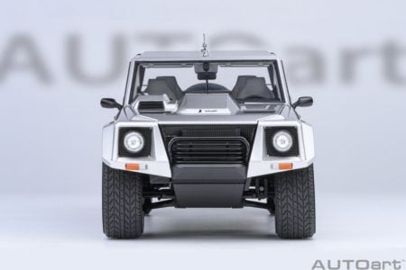1:18 AUTOART Lamborghini LM002 (Argento)