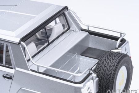 1:18 AUTOART Lamborghini LM002 (Argento)