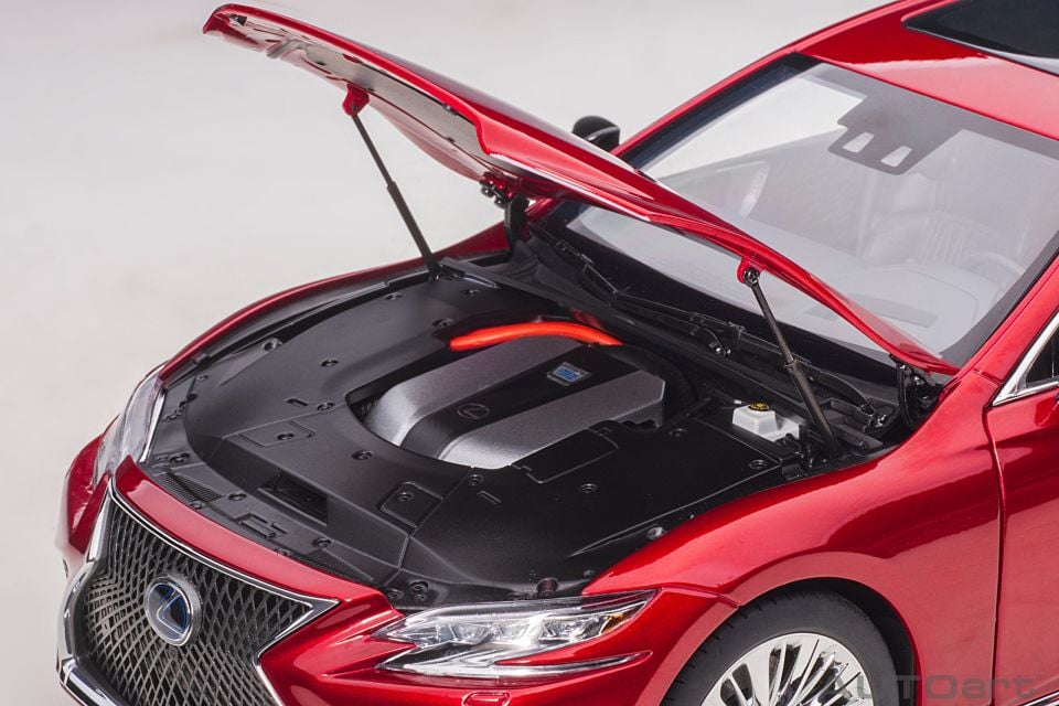 AUTOART 1:18 2018 Lexus LS 500h (Morello Red Metallic)