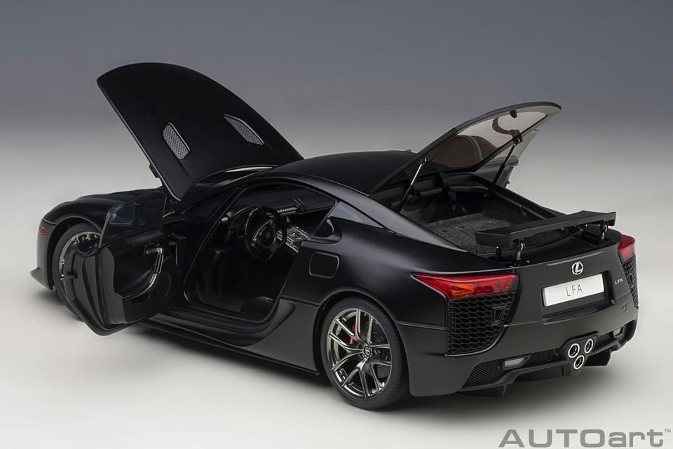 AUTOART TOYOTA LEXUS LFA  (78852) 1:18