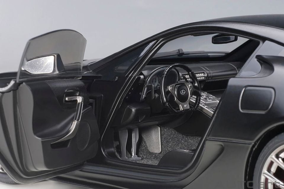 AUTOART TOYOTA LEXUS LFA  (78852) 1:18