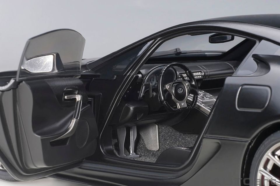 1:18 Autoart 2010 Lexus LFA