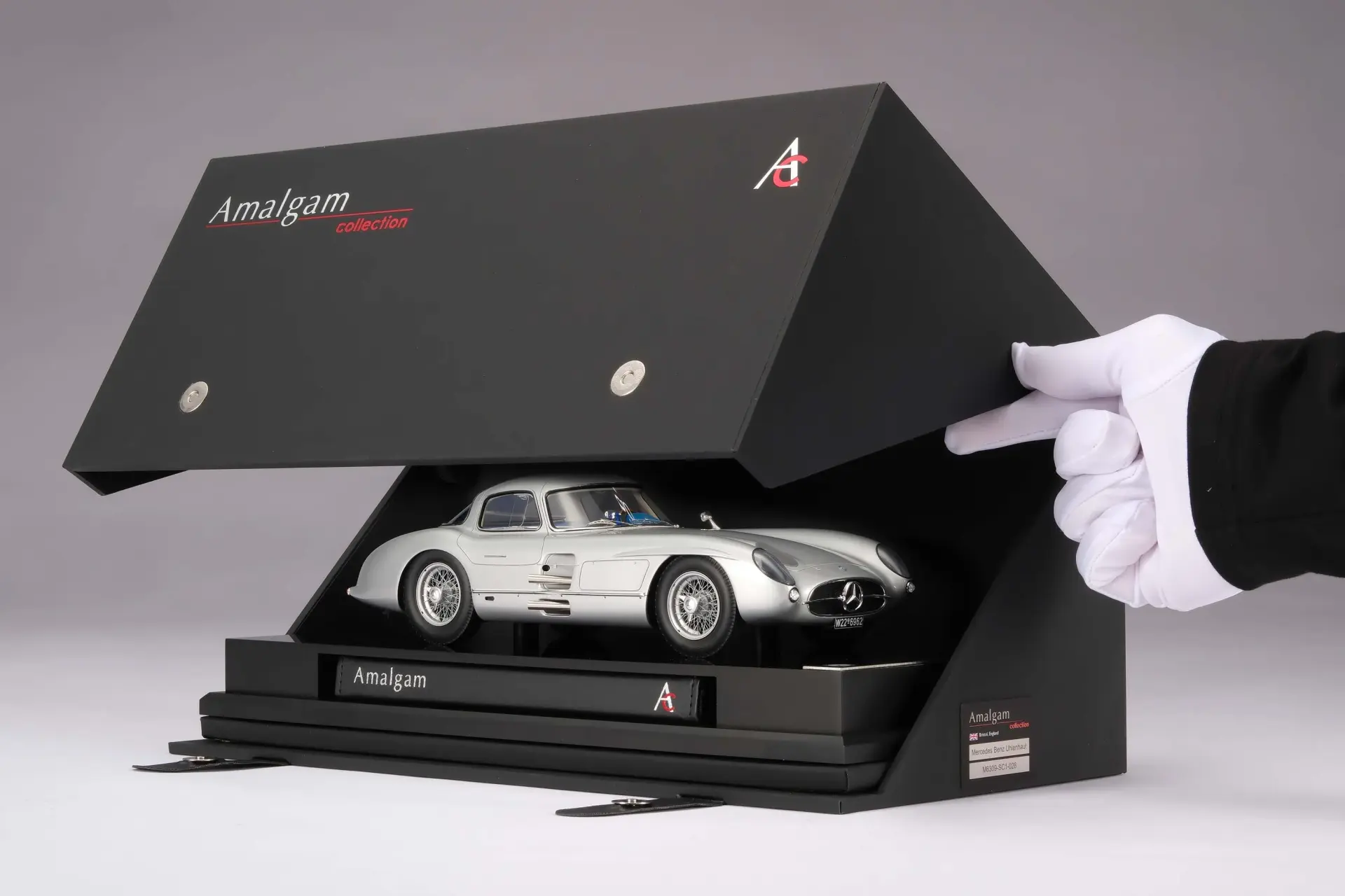 1:18 M6309 Amalgam Mercedes-Benz 300 SLR Uhlenhaut Coupe silver