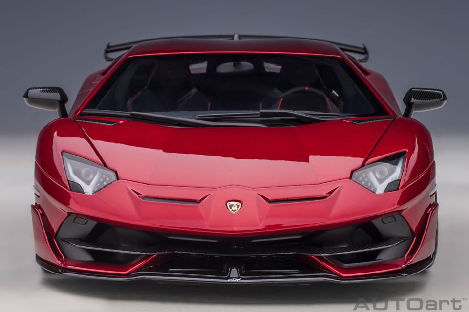 AUTO ART LAMBORGHINI AVENTADOR SVJ (79177) 1:18