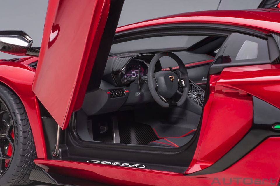 AUTO ART LAMBORGHINI AVENTADOR SVJ (79177) 1:18