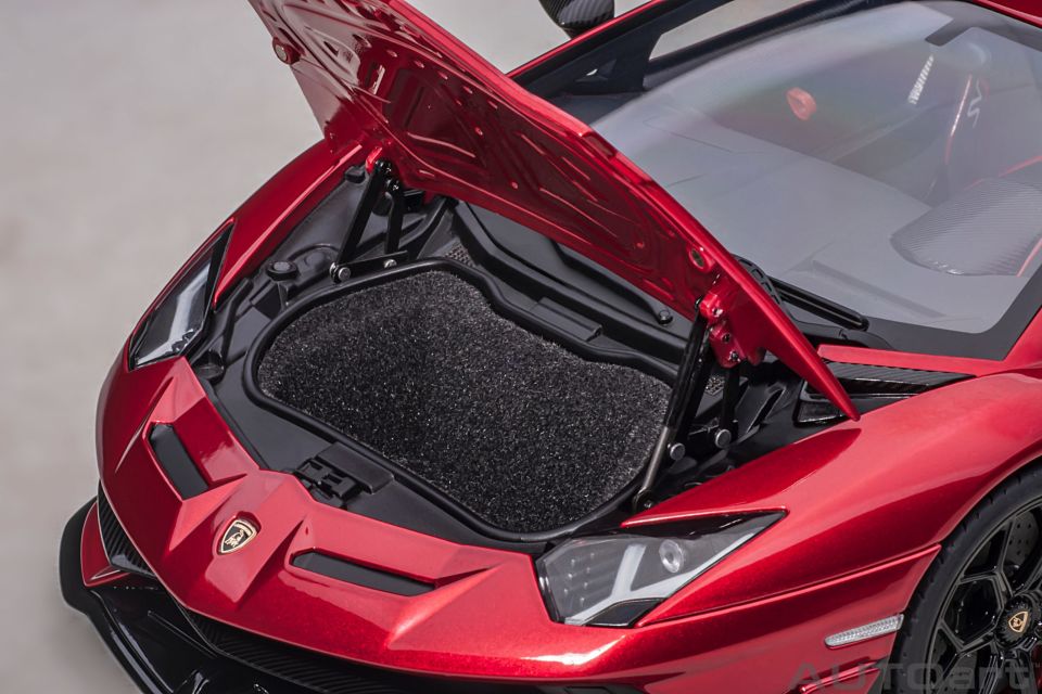 AUTO ART LAMBORGHINI AVENTADOR SVJ (79177) 1:18