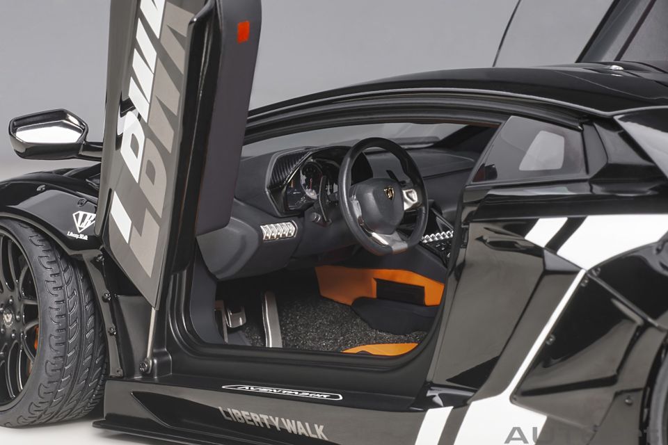 AUTO ART LAMBORGHINI LIBERTY WALK LB-WORKS AVENTADOR (79244) 1:18