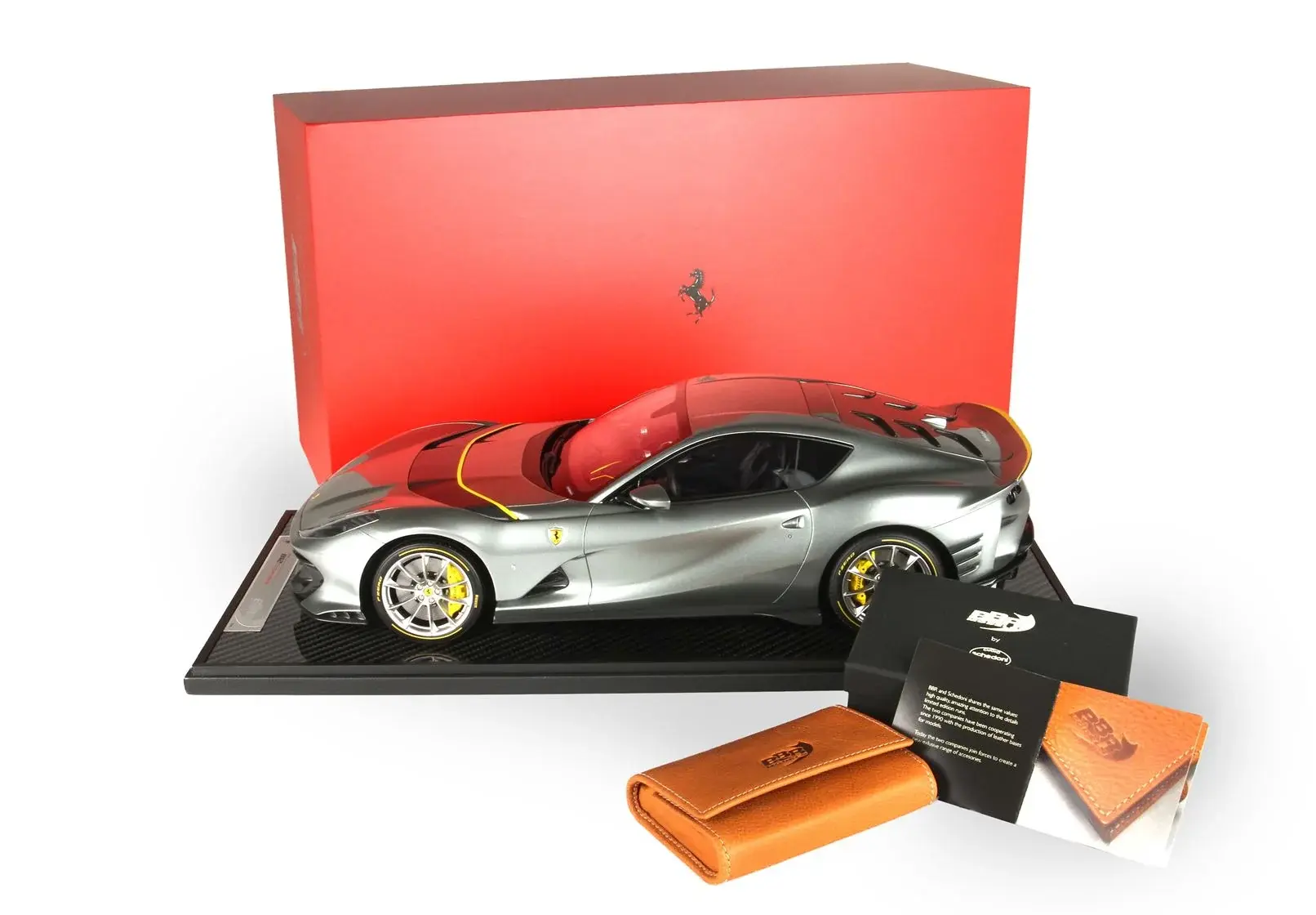 1:12 Ferrari 812 Competizione 2021 Coburn grey Spare Key case Cuoio Schedoni included