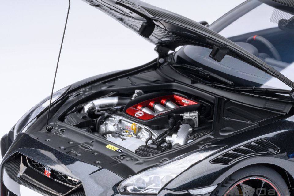 AUTOART NISSAN GT-R (R35) NISMO 2022 (77504) 1:18