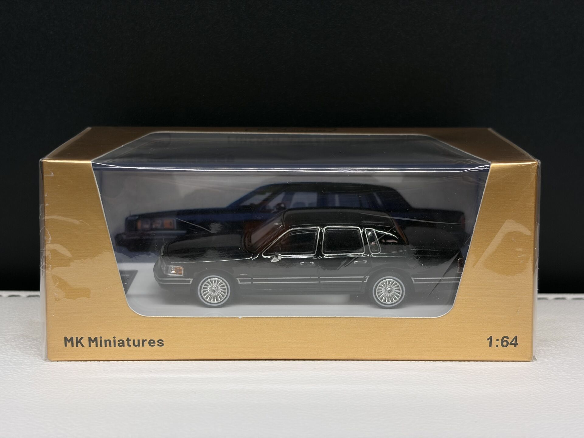MK MINIATURES LINCOLN TOWN CAR 1992 1:64