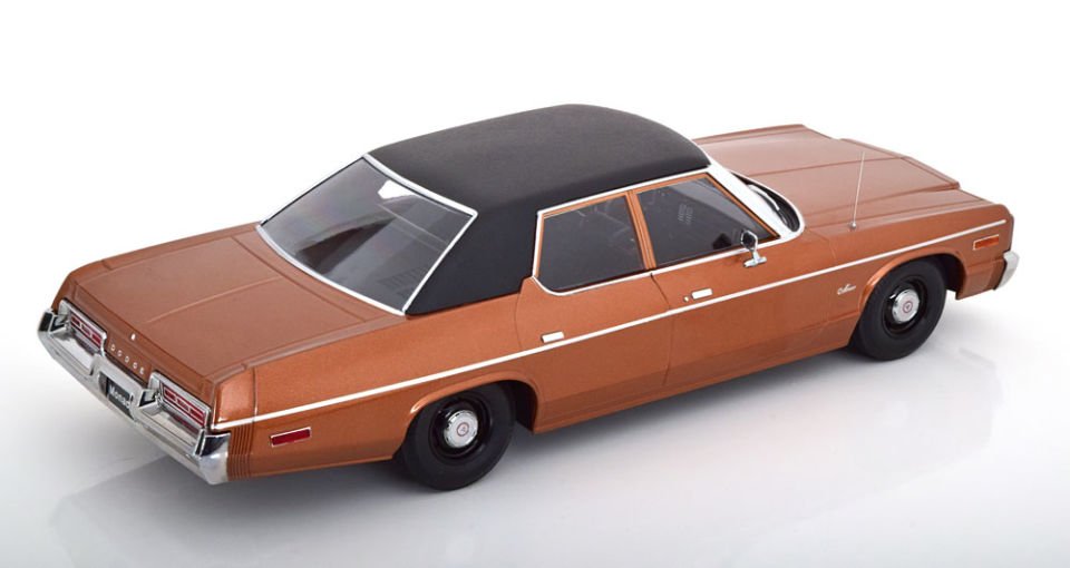 KK SCALE DODGE MONACO 1974 1:18 (181123)