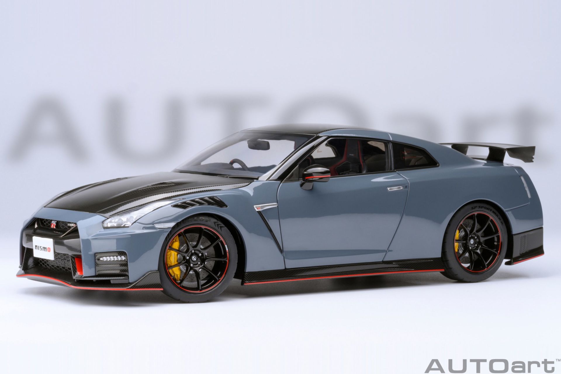 AUTOART NISSAN GT-R (R35) NISMO (77505) 1:18
