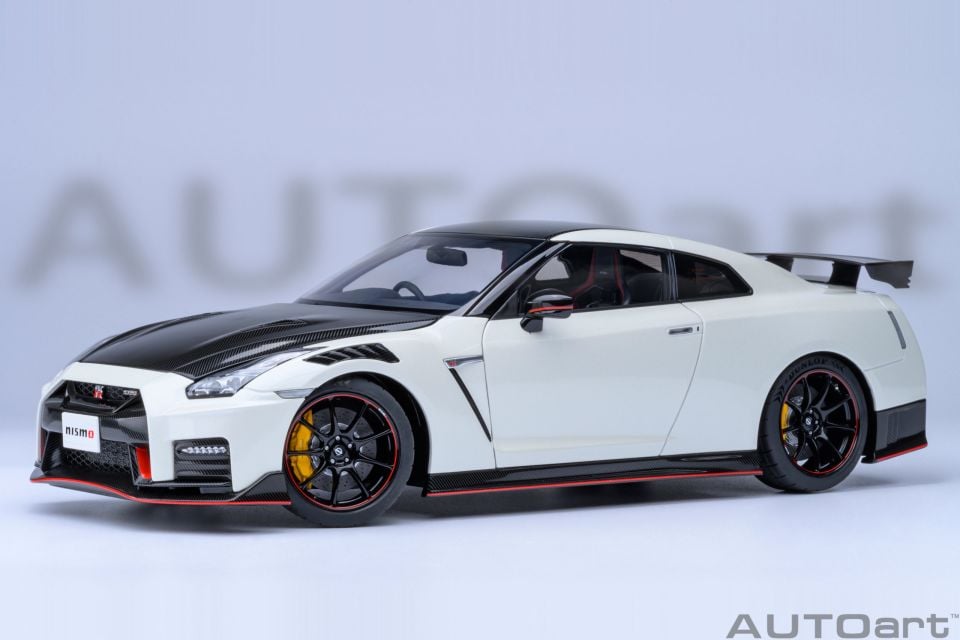 AUTOART NISSAN GT-R (R35) NISMO (77501) 1:18