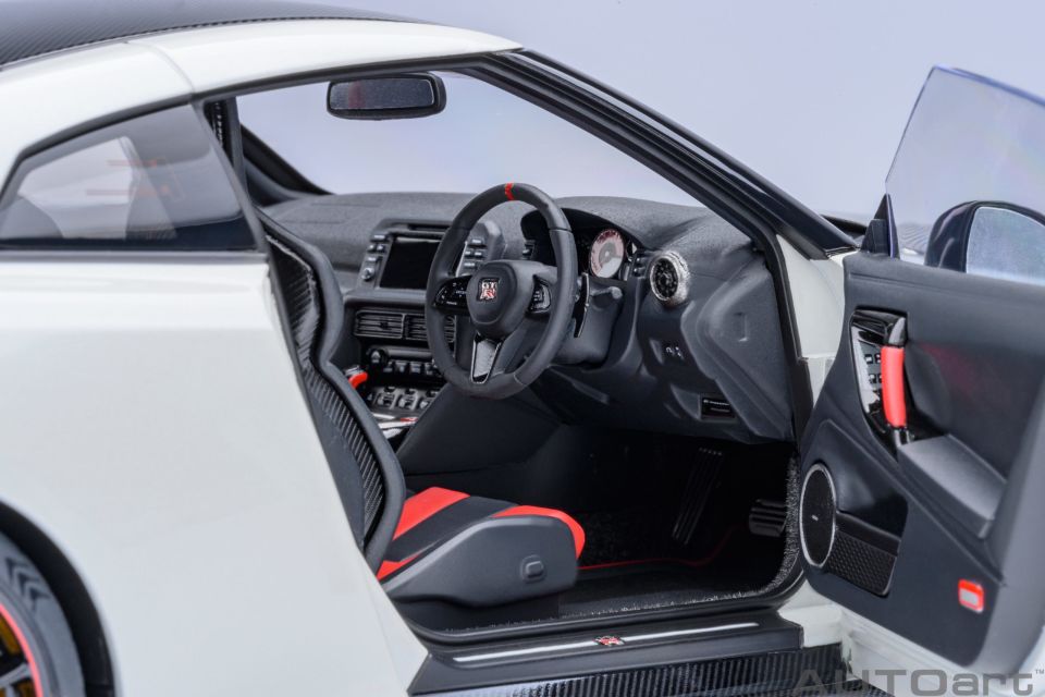 AUTOART NISSAN GT-R (R35) NISMO (77501) 1:18