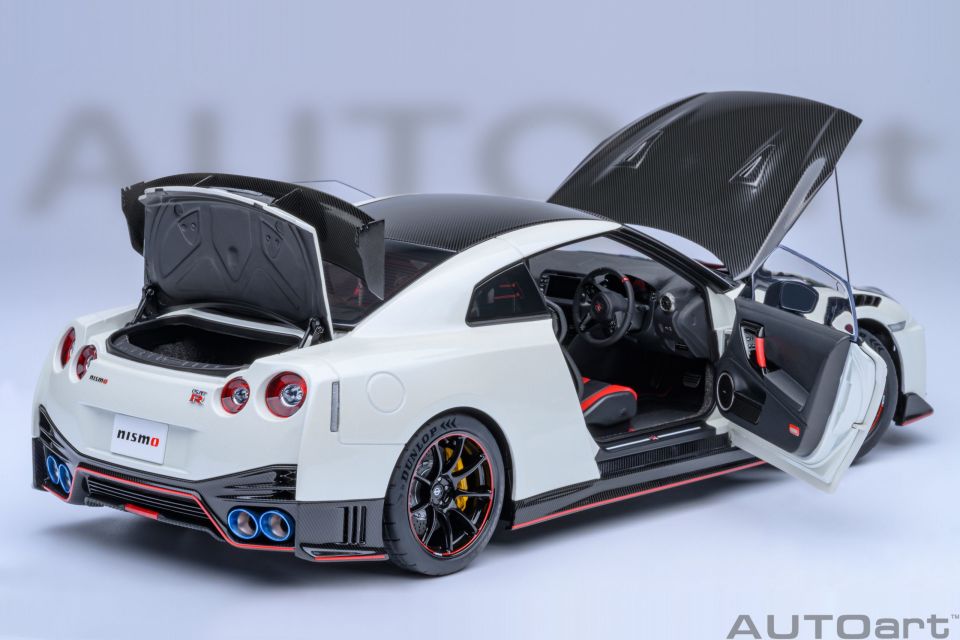 AUTOART NISSAN GT-R (R35) NISMO (77501) 1:18
