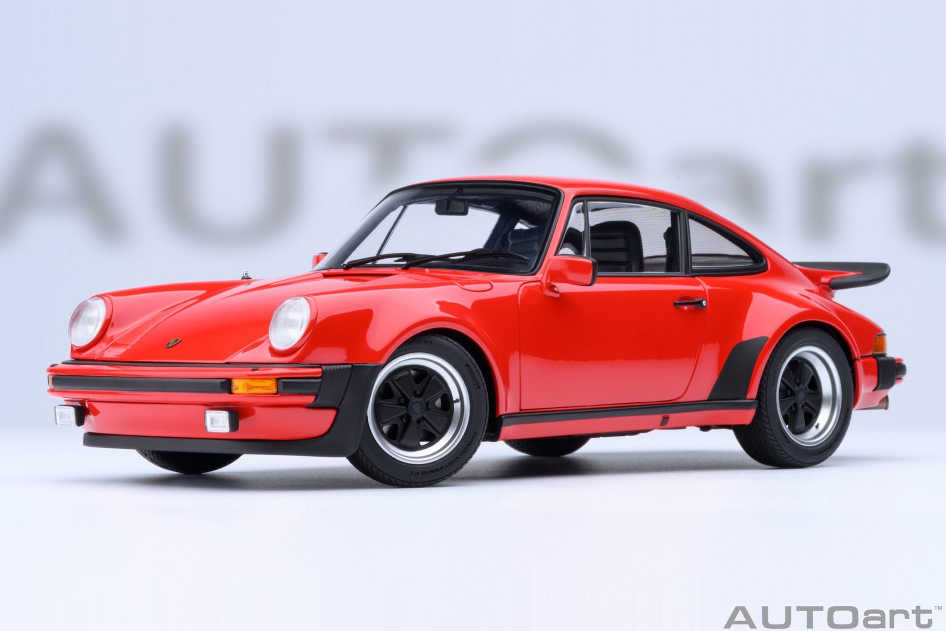 1:18 1/18 Porsche 911 (930) Turbo 3.0 (guards red)