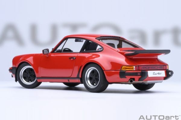 1:18 1/18 Porsche 911 (930) Turbo 3.0 (guards red)