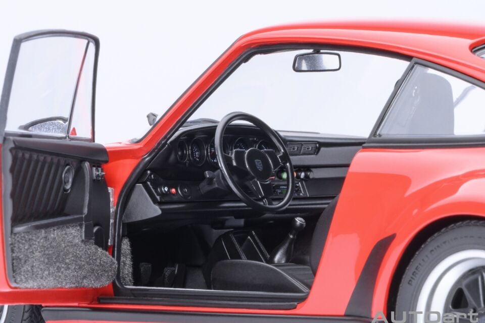 1:18 1/18 Porsche 911 (930) Turbo 3.0 (guards red)