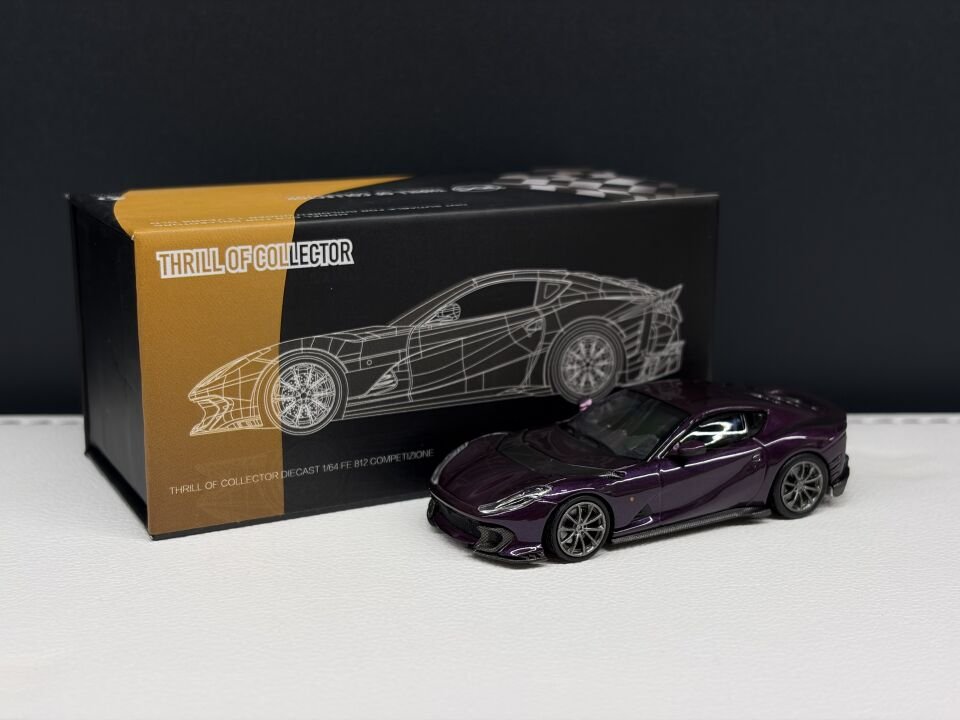TOC MODELS FERRARİ 812 COMPETIZIONE VIOLA HONGKONG 1:64