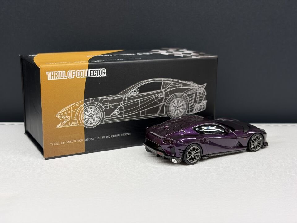 TOC MODELS FERRARİ 812 COMPETIZIONE VIOLA HONGKONG 1:64
