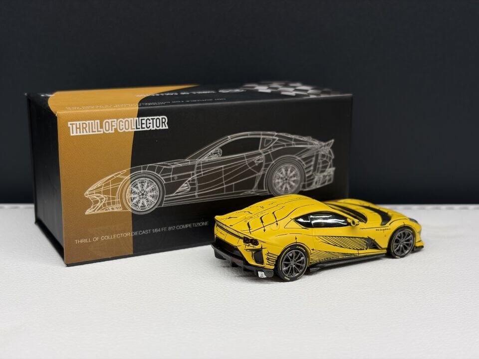 TOC MODELS FERRARİ 812 COMPETIZIONE MATT BIALLO TRIPLO STRATO OPACO 1:64