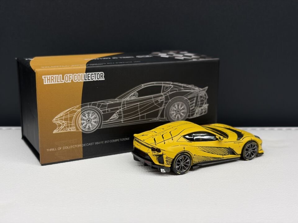 TOC MODELS FERRARİ 812 COMPETIZIONE MATT BIALLO TRIPLO STRATO OPACO 1:64