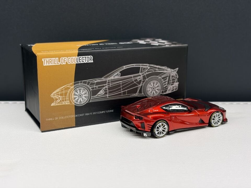 TOC MODELS FERRARİ 812 COMPETIZIONE ROSSO FUOCCO 1:64