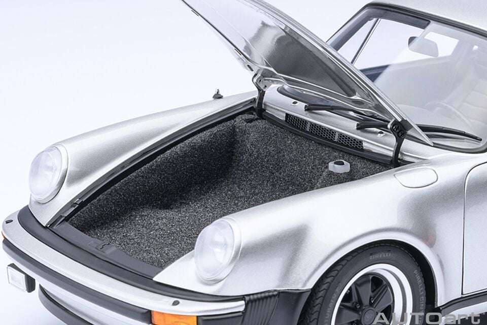 1:18  Porsche 911 (930) Turbo 3.0 Silver metalic