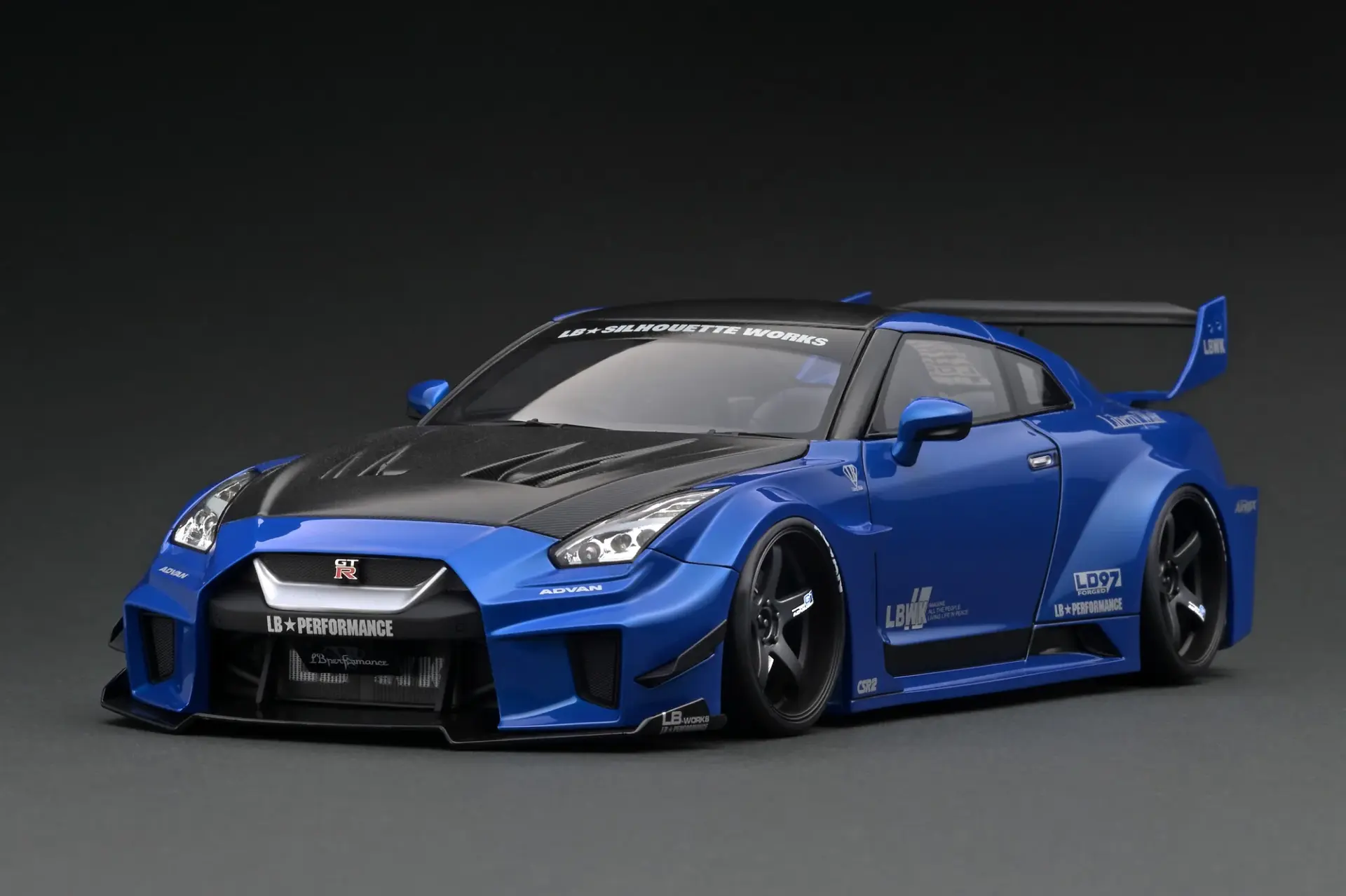 IGNITION  MODEL 1:18 NISSAN 35GT-RR (BLUE METALLIC)