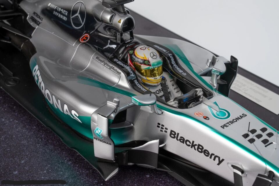 MINICHAMPS MERCEDES-AMG PETRONAS F1 TEAM F1 W05 HYBRID 1:12