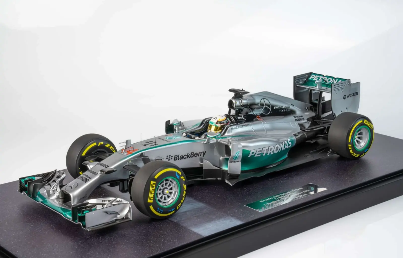 MINICHAMPS MERCEDES-AMG PETRONAS F1 TEAM F1 W05 HYBRID 1:12