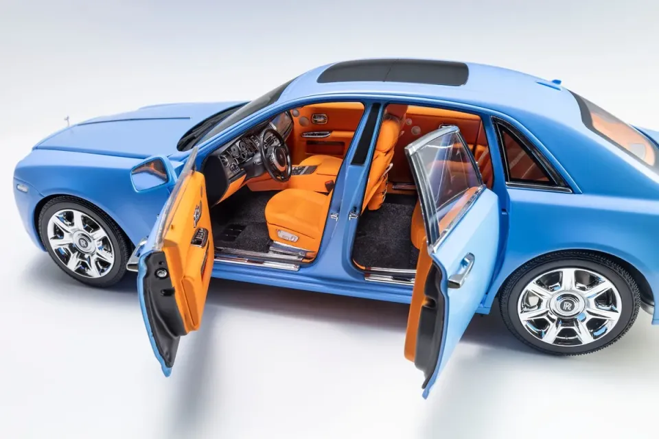 KYOSHO ROLLS ROYCE GHOST LIGTH BLUE 1:18 (MH026CG)