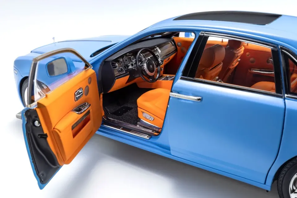 KYOSHO ROLLS ROYCE GHOST LIGTH BLUE 1:18 (MH026CG)