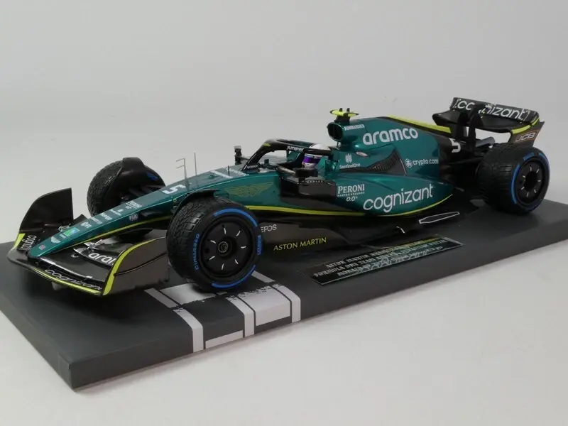 MINICHAMPS ASTON MARTIN ARAMCO COGNIZANT F1 TEAM AMR22 1:18