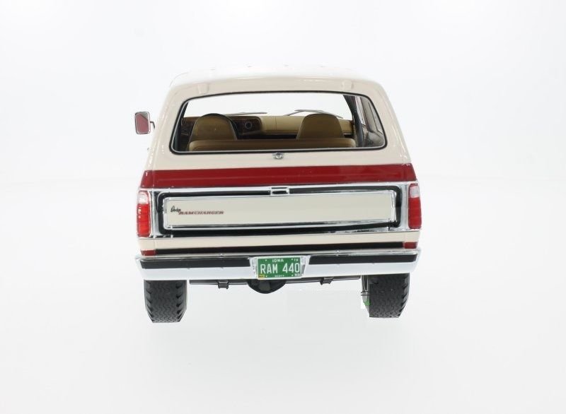 BEST OF SHOW (BOS) DODGE RAMCHARGER 1:18 (BOS233)