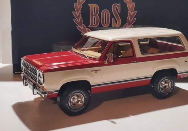 BEST OF SHOW (BOS) DODGE RAMCHARGER 1:18 (BOS233)