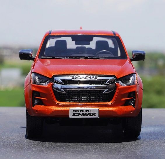 ALL NEW ISUZU DMX 1:18 (4000-321-321)